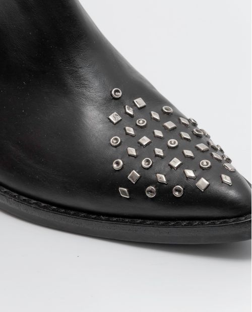 Botas de Mujer en Cuero, Tipo Western Caña Ajustada- Taches Decorativos Sobre Puntera