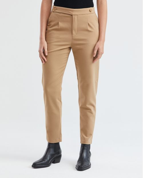 Pantalón de Mujer, Tipo Britches, Tiro Medio Bota Recta - Pretina Desplazada Botones en Costados