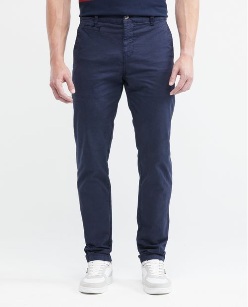 Pantalón de Hombre Tipo Chino, Regular Fit Bota Relaxed - Detalle Bolsillos Traseros