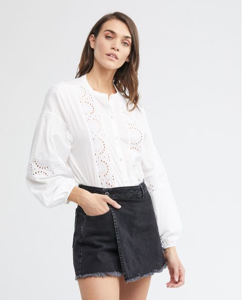 Camisa de Mujer, Silueta Recta Manga Larga Cuello Nerú - Detalles de Ojalillo