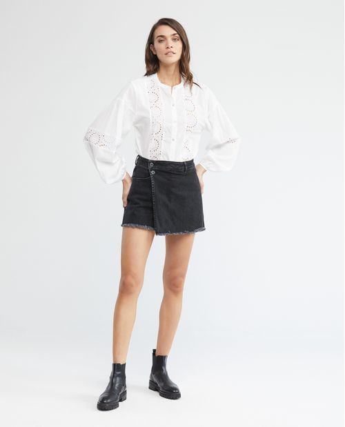 Camisa de Mujer, Silueta Recta Manga Larga Cuello Nerú - Detalles de Ojalillo