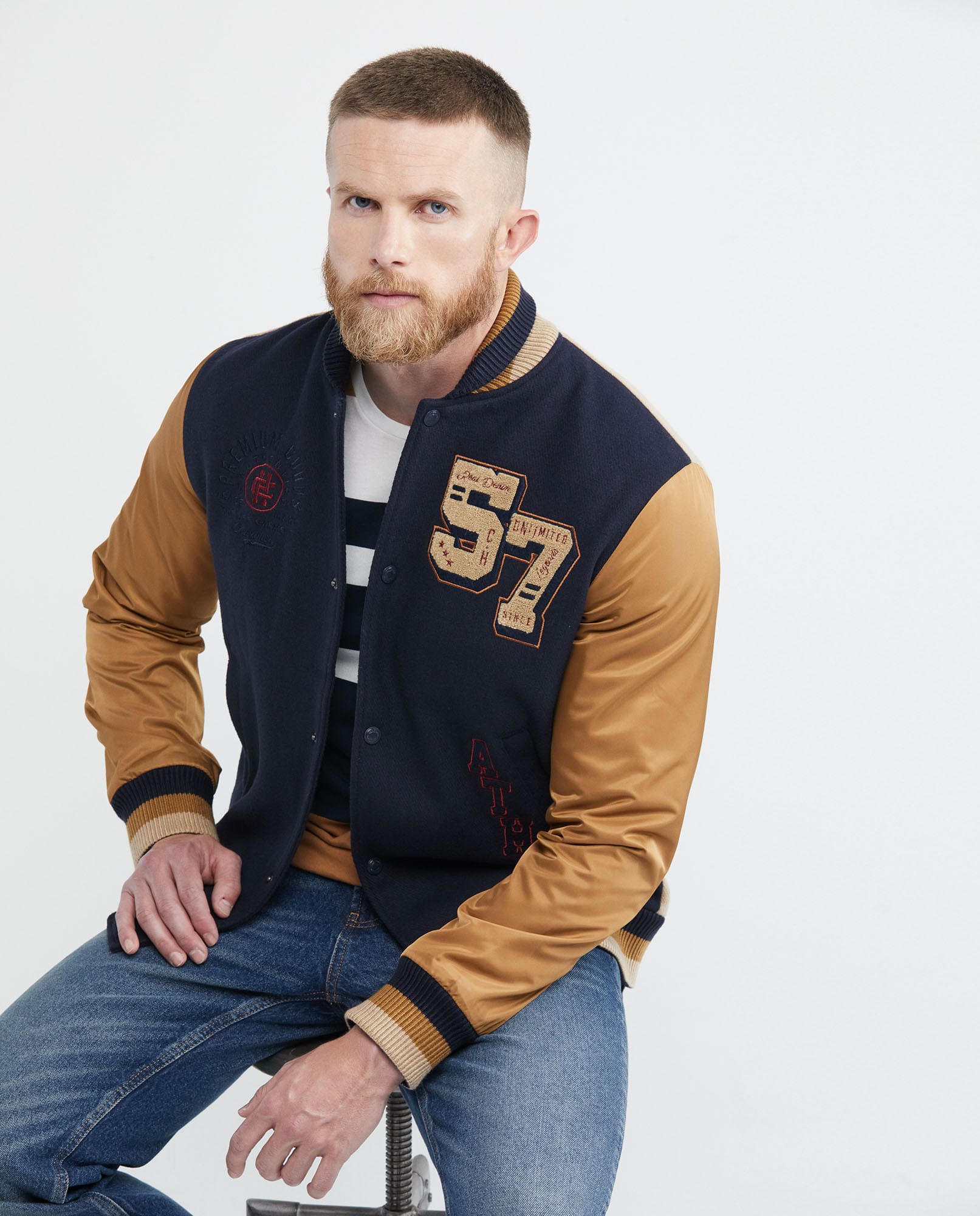 Chaqueta de Hombre Silueta Bomber Varsity Parches Tienda Online