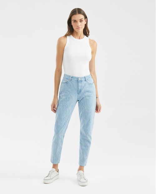 Jean de Mujer Medium Rise, Boyfit, Bota Skinny - Azul Claro Textura a Láser