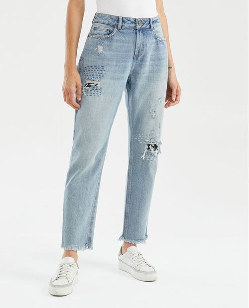 Jean de Mujer Medium Rise, Boyfit, Bota Skinny - Heritage Azul Claro + Parches Decorativos