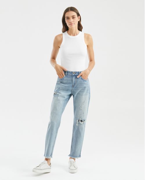 Jean de Mujer Medium Rise, Boyfit, Bota Skinny - Heritage Azul Claro + Parches Decorativos
