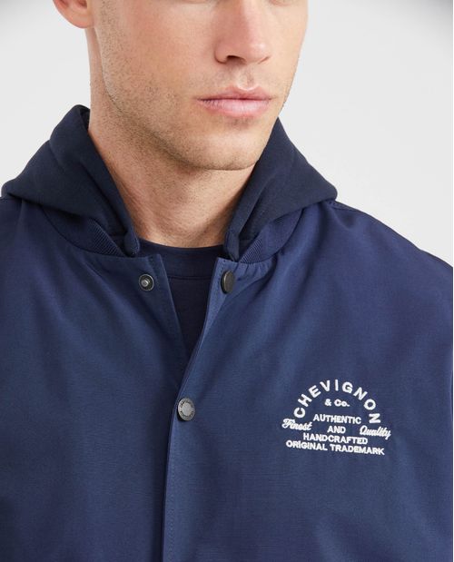 Chaqueta Tipo Bomber con Capucha Removible para Hombre