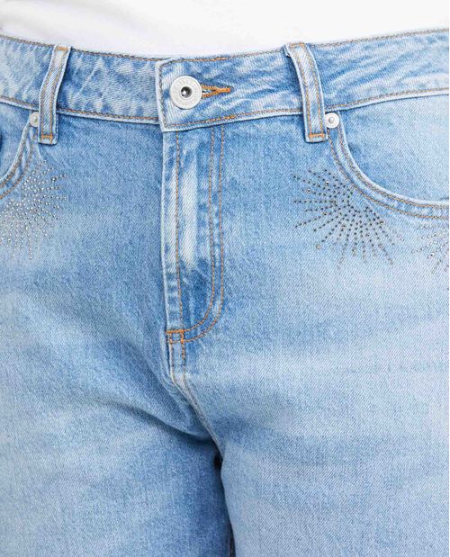 Jean Boyfit Tiro Medio Bota Skinny Azul Claro con Piedras Brillantes para Mujer