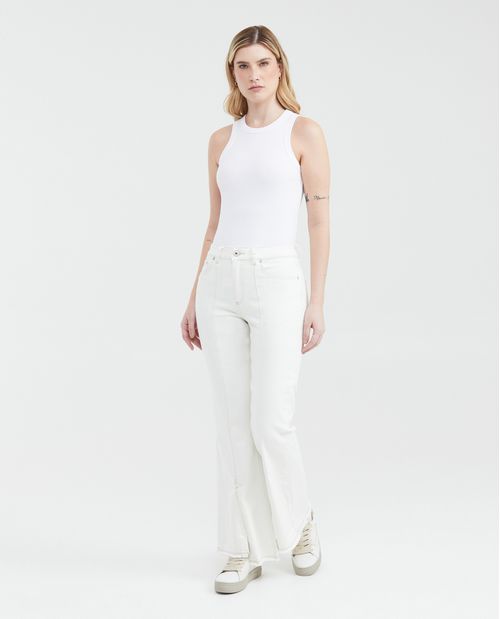 Jean High Rise Bota Flare en Denim Color Crudo para Mujer