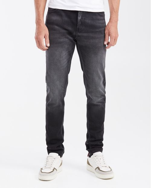 Jean Súper Slim Fit Tiro Bajo Bota Super Slim Color Negro para Hombre