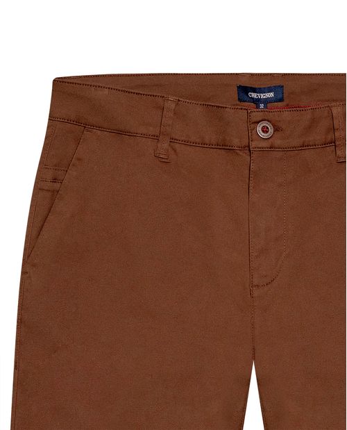 Pantalón de Hombre Chino Tiro Medio con Bolsillos Diagonales en Mezcla de Algodón