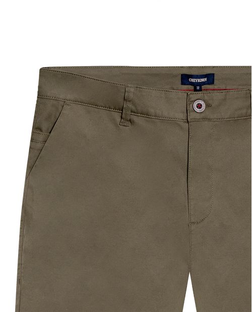 Pantalón de Hombre Chino Tiro Medio con Bolsillos Diagonales en Mezcla de Algodón
