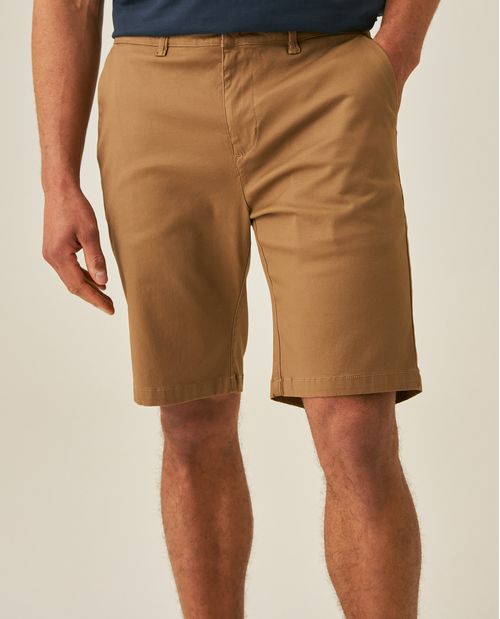 Bermuda de Hombre Tipo Chino con Bolsillos de Ribete en Mezcla de Algodón