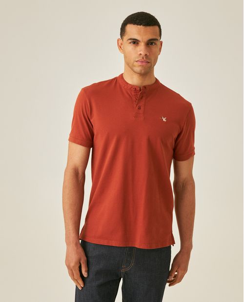 Camisa Polo de Hombre Slim Fit Cuello Nerú con Detalles en Rojo en Mezcla de Algodón