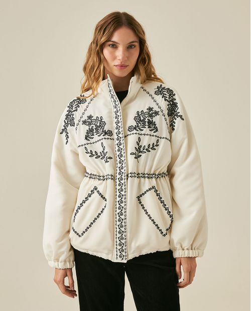 Chaqueta de Mujer Tipo Parka Enguatada Cruda con Bordados Flores Negras en Poliéster