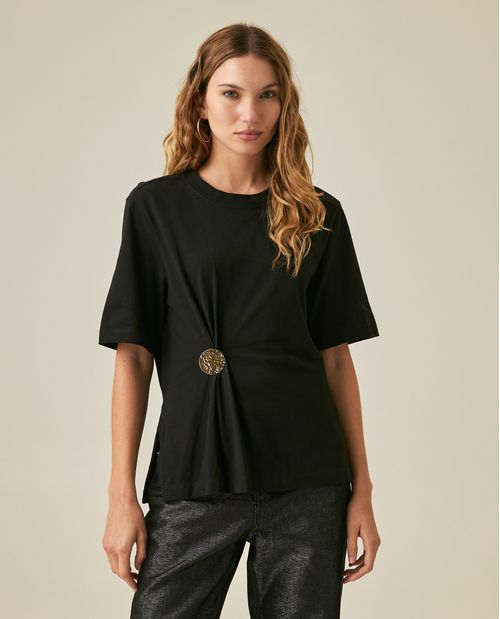 Camiseta de Mujer Semi Ajustada con Pliegues y Prendedor Removible en Algodón Madres
