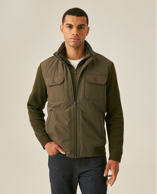 Chaqueta de Hombre Liviana Mezcla de Bases Simula Doble Prenda Look Utilitaria en Poliéster