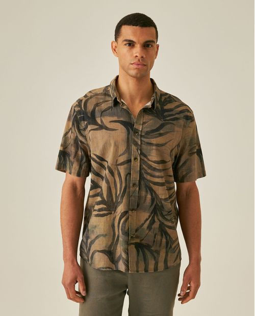 Camisa de Hombre Manga Corta Classic Fit Resort Fullprint con Estampado Tropical Textura Corrugada en Algodón