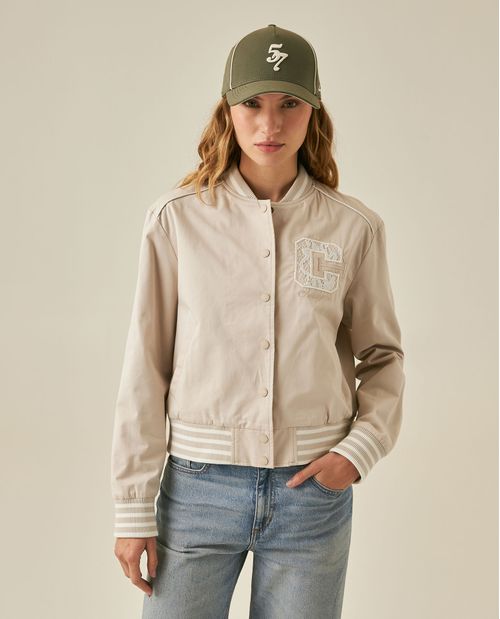 Chaqueta de Mujer Lace Embroidery Look Preppy con C Bordada en Algodón