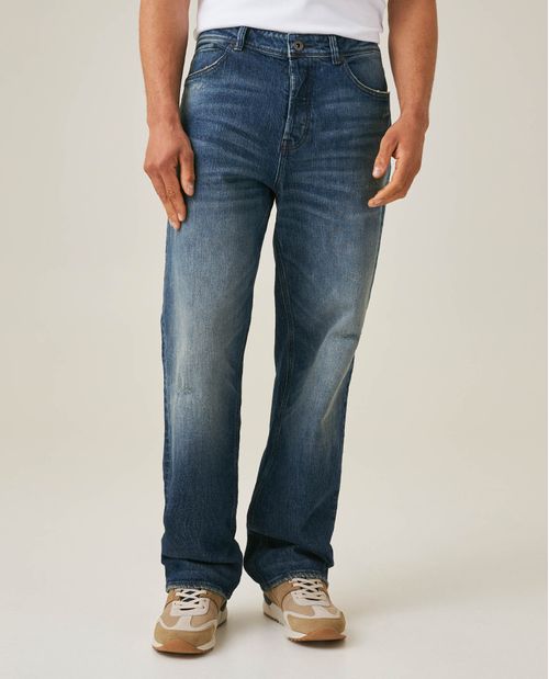 Jean de Hombre Relaxed Fit Tiro Alto Lavado Medio con Raspones y Bigotes en Mezcla de Algodón Maverick