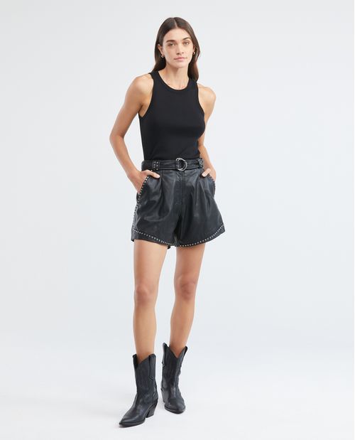 Shorts de Mujer en cuero con taches y cinturón