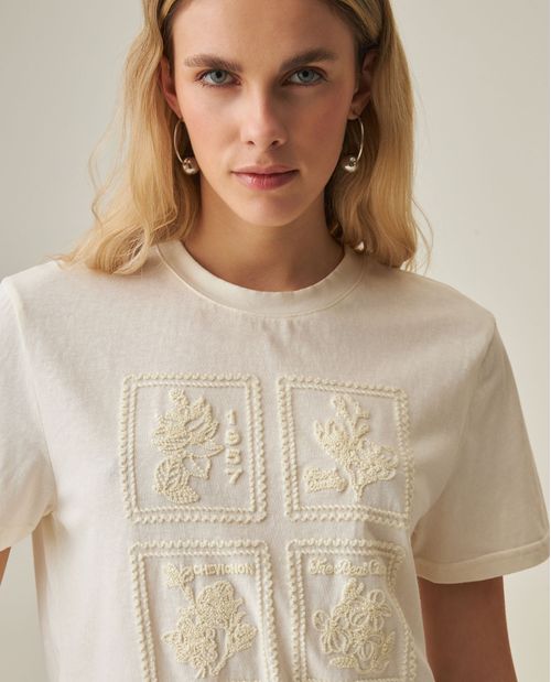 Camiseta Bordada de Mujer