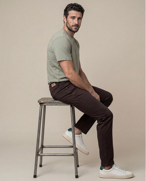 Pantalón de Hombre Slim Fit 5 Bolsillos Tiro Medio Tela Tipo Jogger en Mezcla de Algodón y Tencel