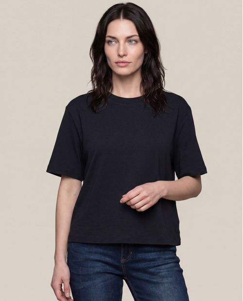 Camiseta Básica con Bordado